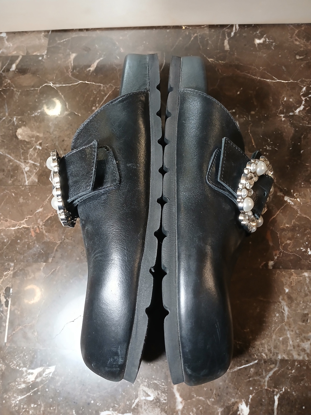 ALOHAS Black Leather Pearl-Embellished Slide Clogs - Picture 4 of 13